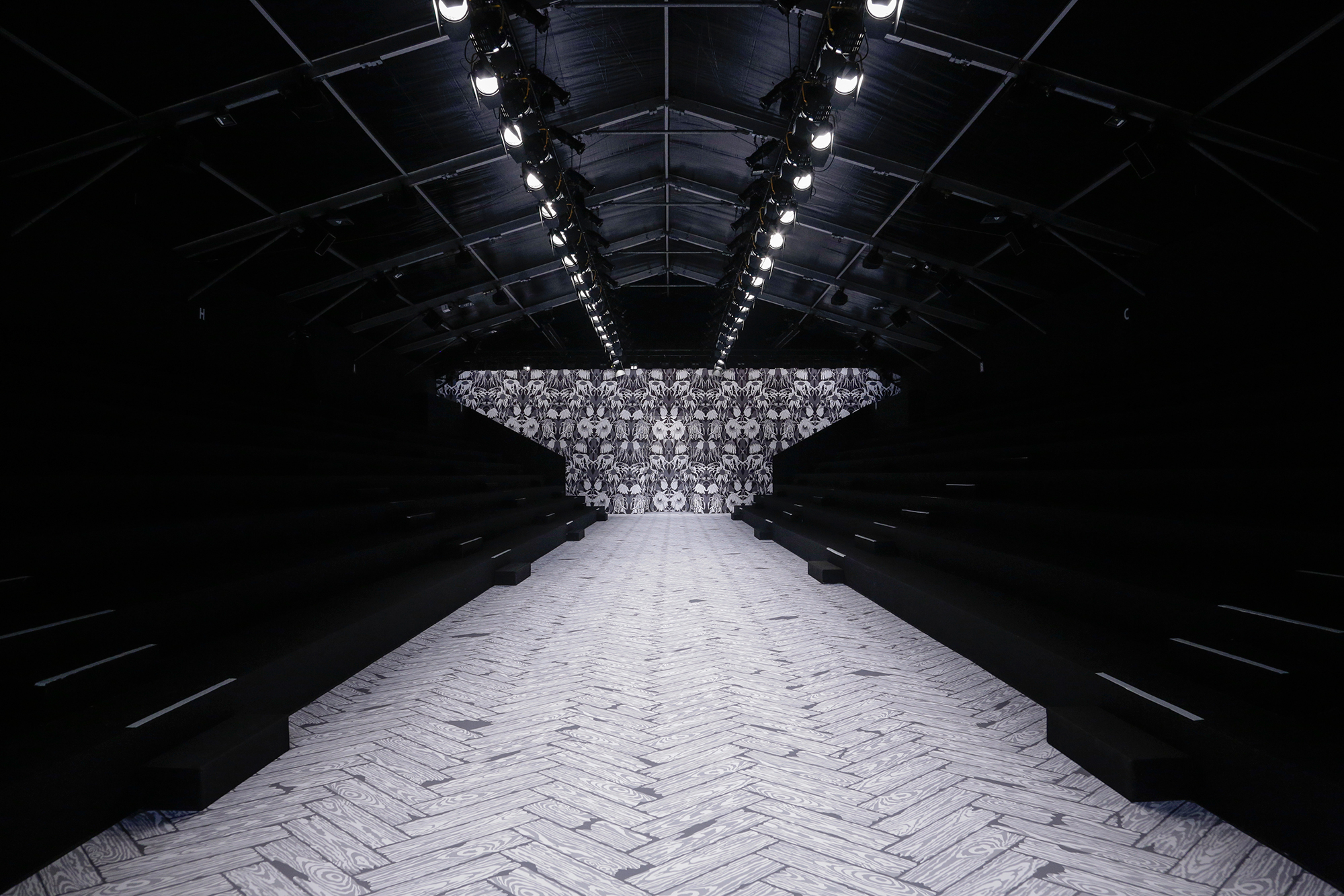 Studio Job Viktor Rolf Rebellious Sophistication FW13 02